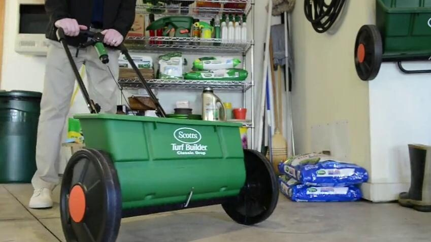 Scotts AccuGreen 1000 Turf Builder Classic Drop Spreader User Manual