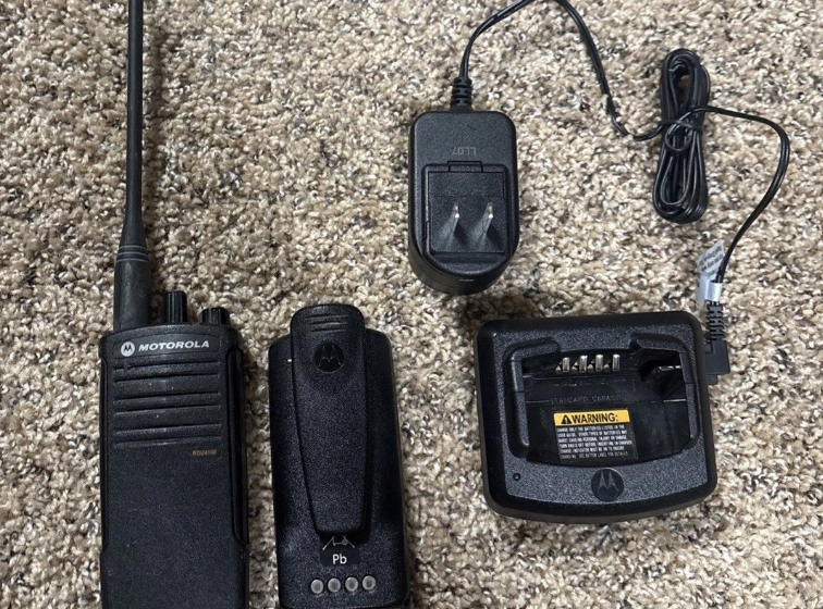 Motorola RDU4100 Two Way Radio Walkie Talkie User Guide Motorola RDU4100 Two Way Radio Walkie Talkie-featured