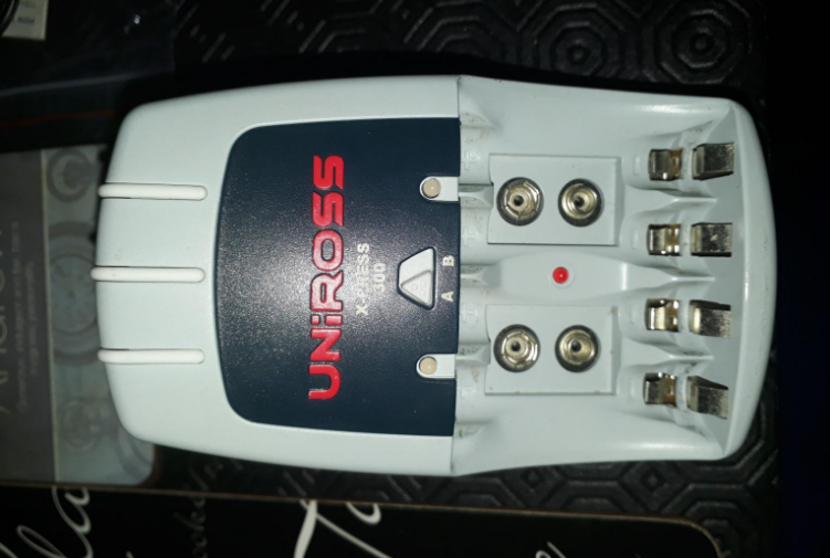 UNIROSS XPress 300 Battery Charger User Guide UNIROSS XPress 300 Battery Charger-featured