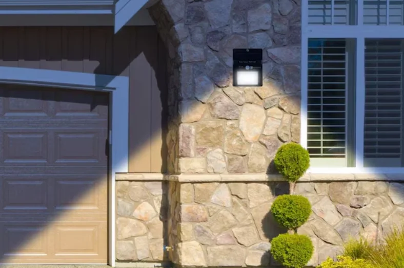 Dartwood 20 LED Solar Spotlight Instruction Manual