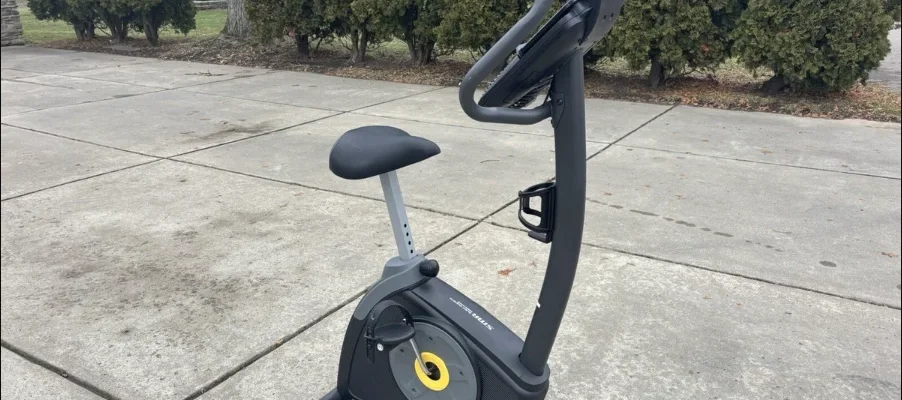 Golds Gym Cycle Trainer 300 Ci Upright Exercise Bike-featured