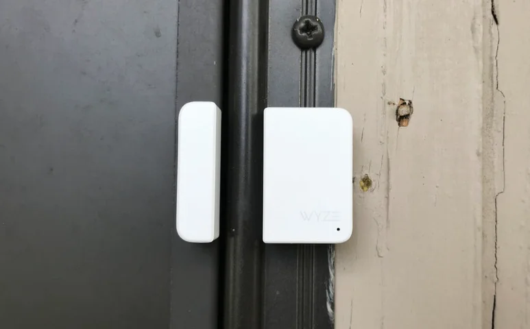 Wyze Sense Entry Sensor User Guide Wyze Sense Entry Sensor User Guide feat