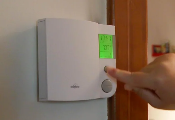 Aube Technologies TH104PLUS Programmable Thermostat User Guide Aube Technologies TH104PLUS Programmable Thermostat-featured