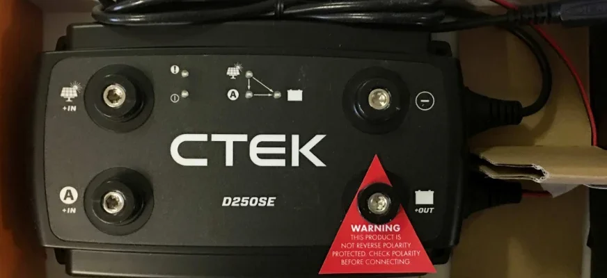 CTEK D250SE 12V DC Battery Charger User Manual feat