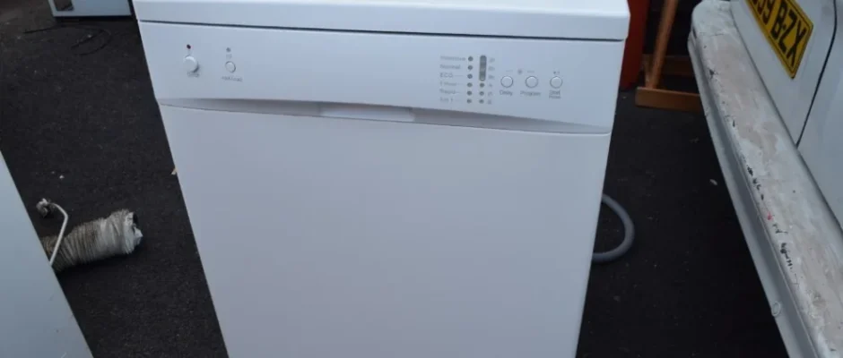 Currys ESSENTIALS CDW60W18 Full-Size Dishwasher- fi