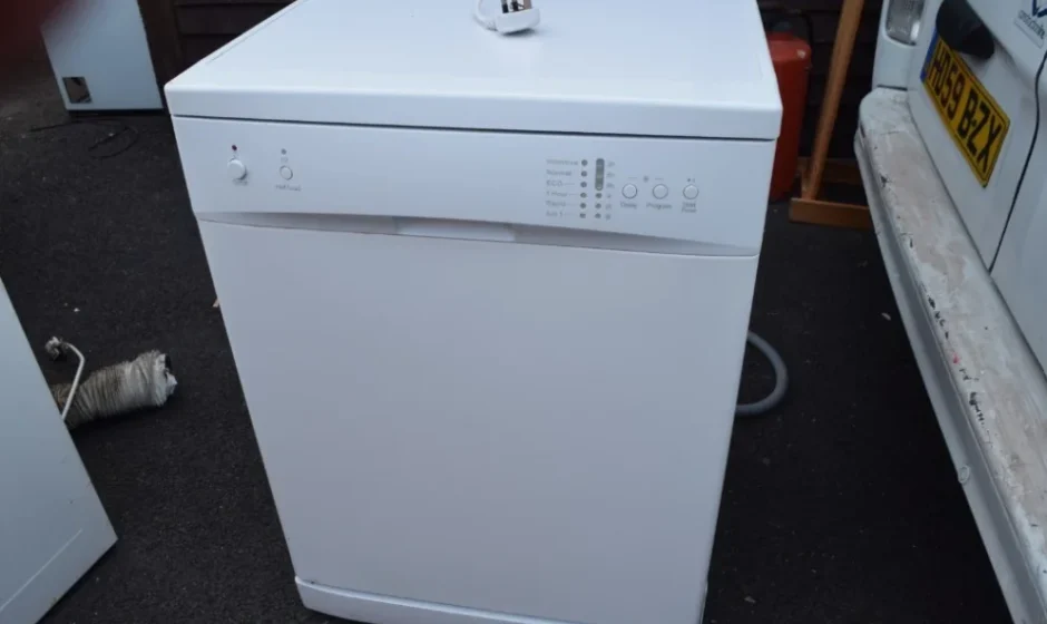 Currys ESSENTIALS CDW60W18 Full-Size Dishwasher- fi