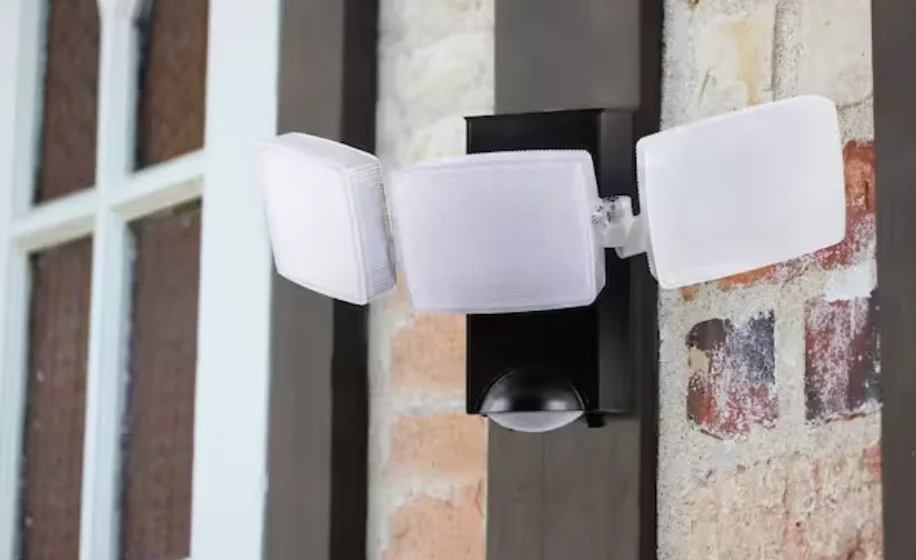 Defiant HB-2813 Battery-Operated Motion Light User Guide Defiant HB-2813 Battery-Operated Motion Light-fi