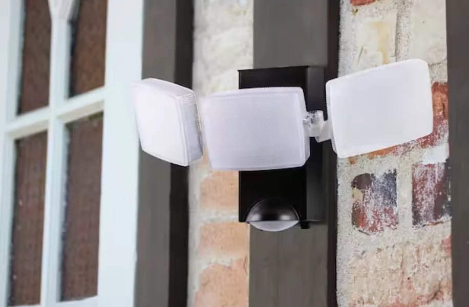 Defiant HB-2813 Battery-Operated Motion Light User Guide