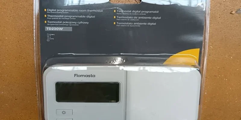 Flomasta TD230W Digital Thermostat Instruction Manual feat