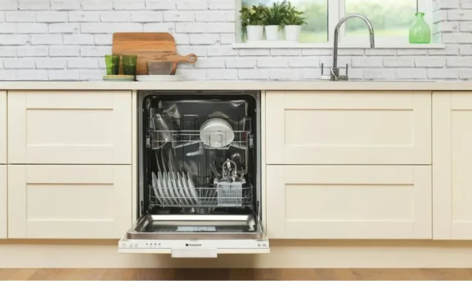 Hotpoint LTB 4B019 Integrated Dishwasher-featured