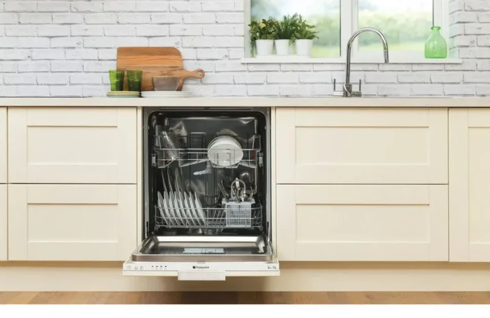 Hotpoint LTB 4B019 Integrated Dishwasher User Guide