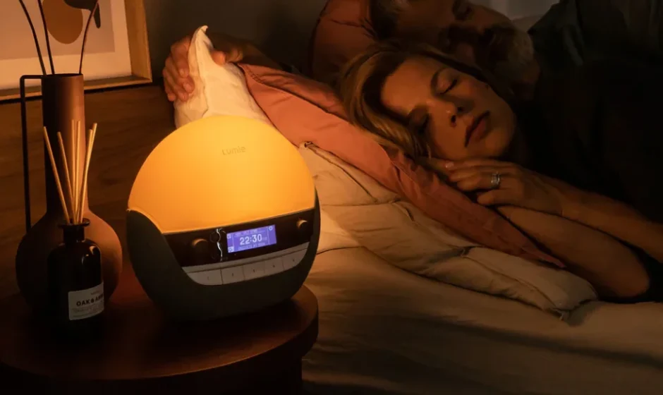 Lumie Bodyclock Luxe 750DAB Wake-Up Light-featured