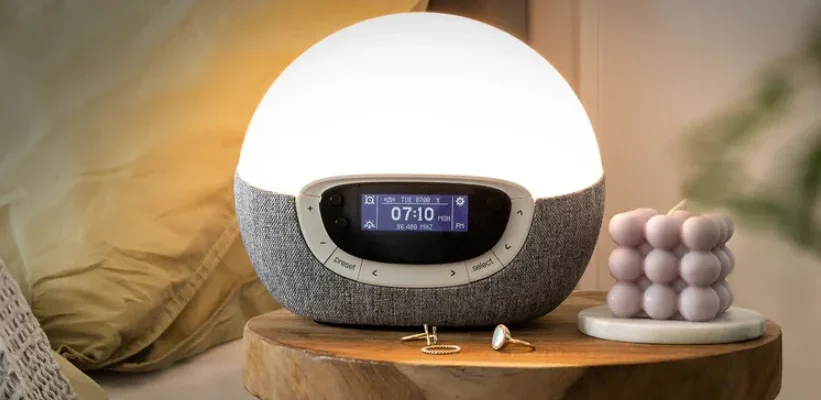 Lumie Bodyclock Shine 300 Wake-up Light Radio Alarm feat