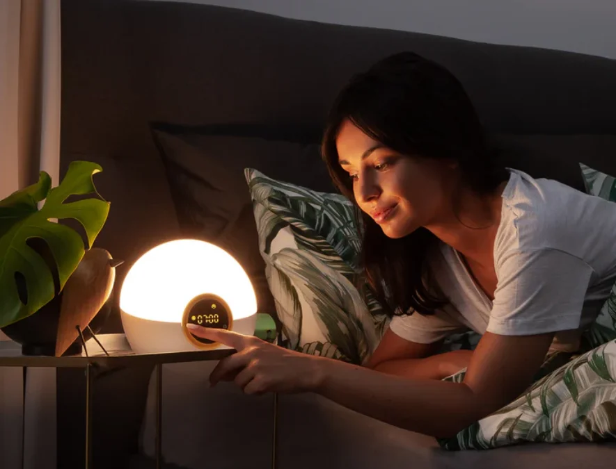 Lumie Bodyclock Spark 100 SAD Wake-up Light Alarm User Manual