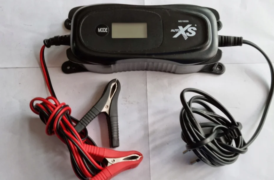 Medion MD18559 Car Battery Charger User Manual