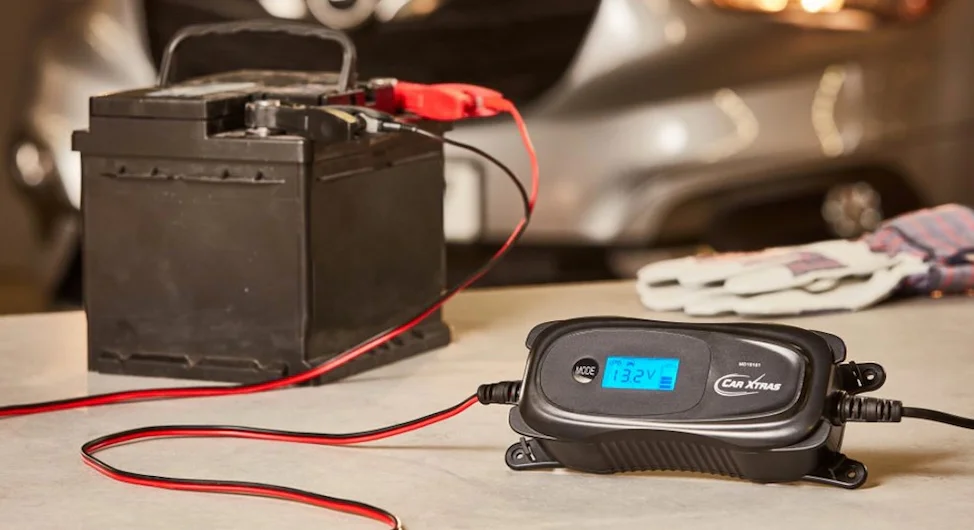 Medion MD19161 Car-Motorcycle Battery Charger Manual