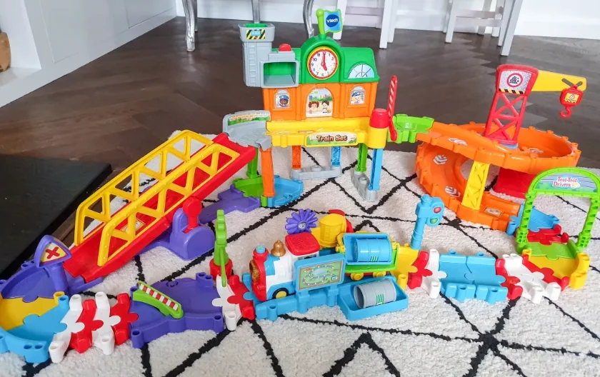 VTech Toot-Toot Drivers Track Set User Manual VTech Toot-Toot Drivers Track Set User Manual feat