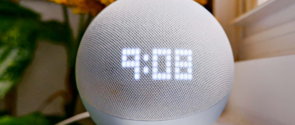 Amazon Echo Dot 5th Gen Smart Display with clock featured image