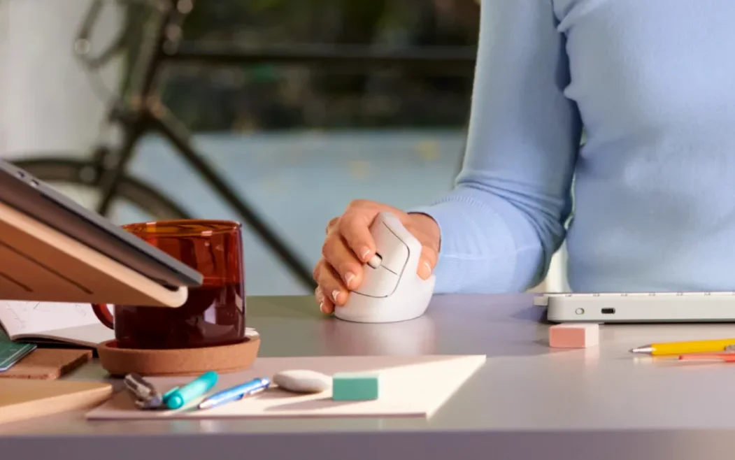 Logitech Lift Vertical Ergonomic Mouse User Manual