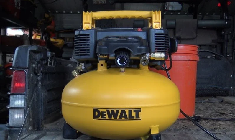 DeWALT ‎DWFP55126 6-Gallon Pancake Air Compressor User Manual