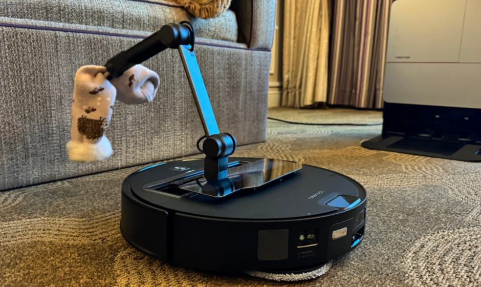 Roborock Saros Z70 Robotic Vacuum Cleaner featured image