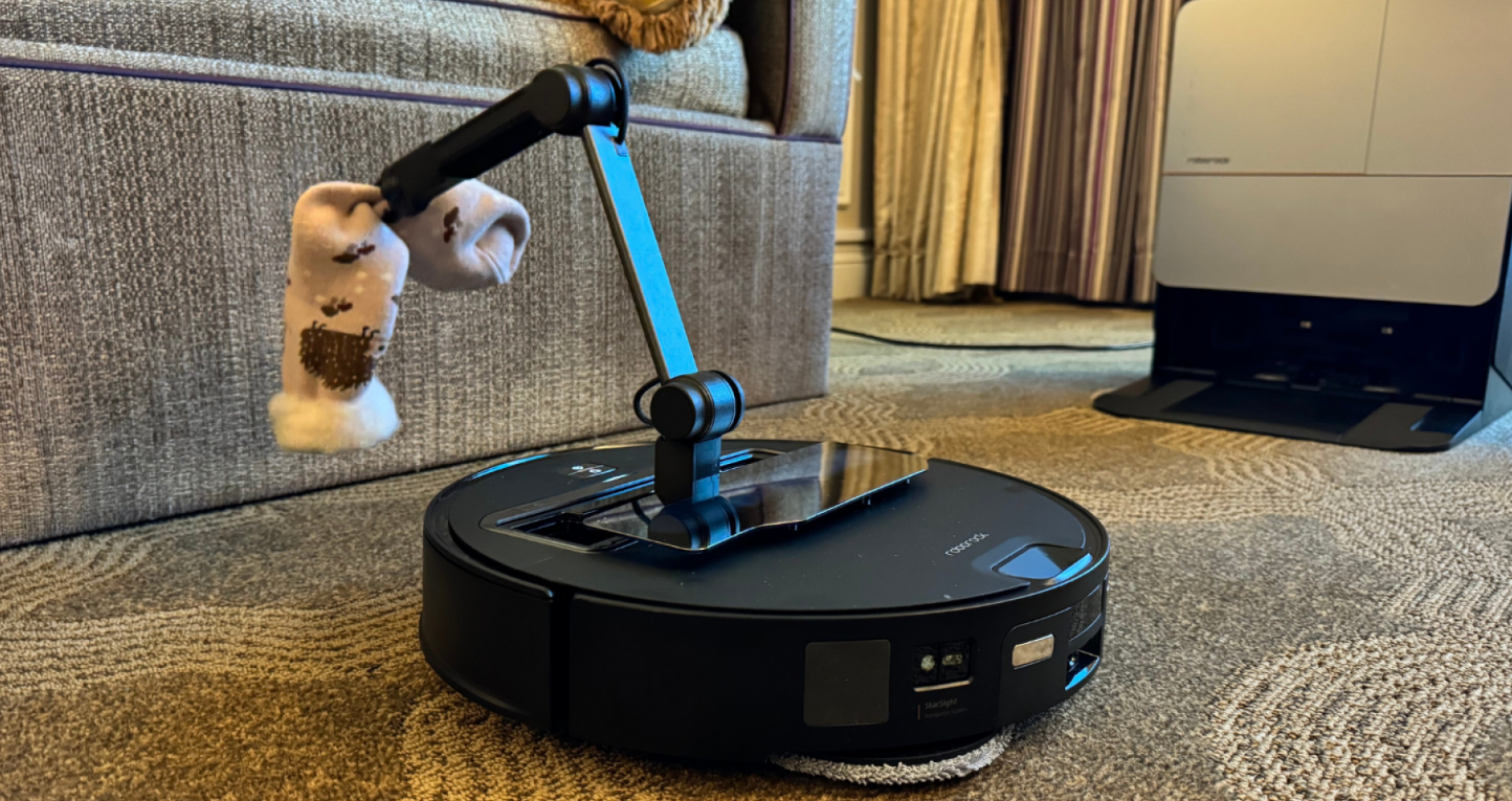 Roborock Saros Z70 Robotic Vacuum Cleaner User Manual
