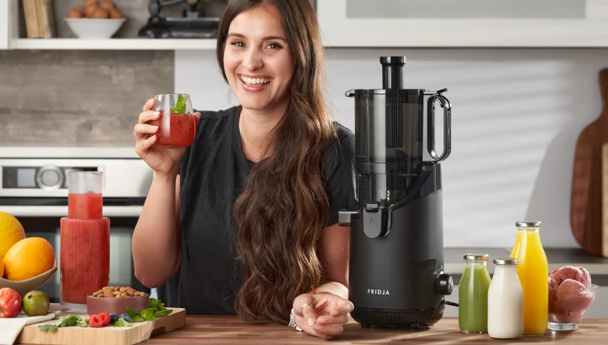 Fridja f2500 Self-Feeding Whole Fruit Juicer feat