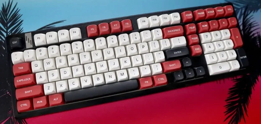 GamaKay TK101 Mechanical Keyboard feat