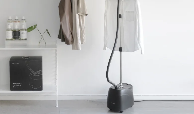 Steamery Stratus Professional Steamer feat