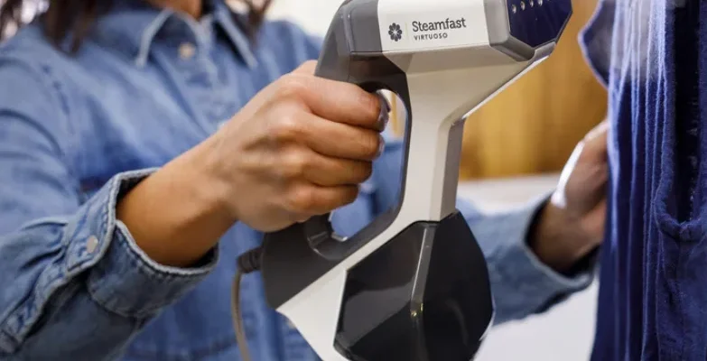 Steamfast Virtuoso Handheld Garment Steamer feat