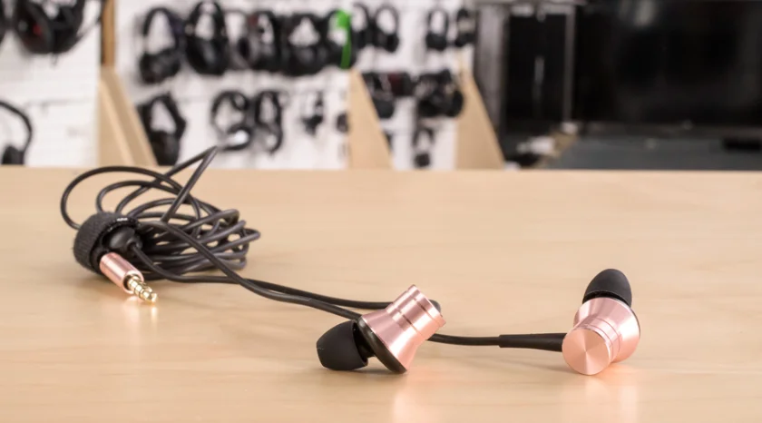 1MORE E1009 Piston Fit In-Ear Headphones feat