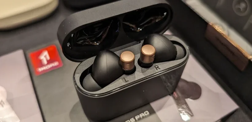 1MORE PistonBuds PRO Q30 Earbuds Manual 1MORE PistonBuds PRO Q30 Earbuds feat