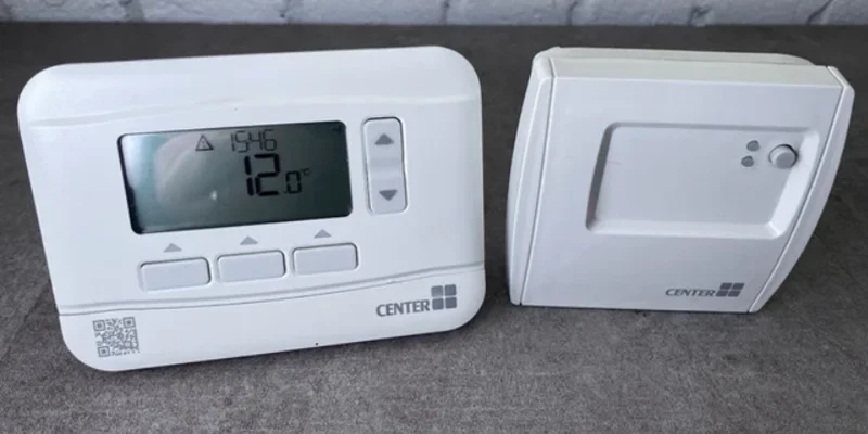 Center EHE0200322 RF Wireless 7 Day Programmable Thermostat feat