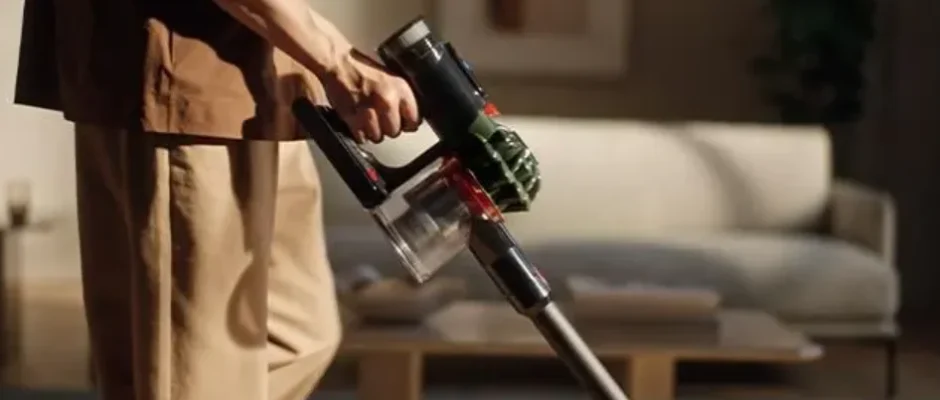 Dyson V8 Cyclone Vacuum Cleaner User Guide Dyson V8 Cyclone Vacuum Cleaner FEATURED IMAGE