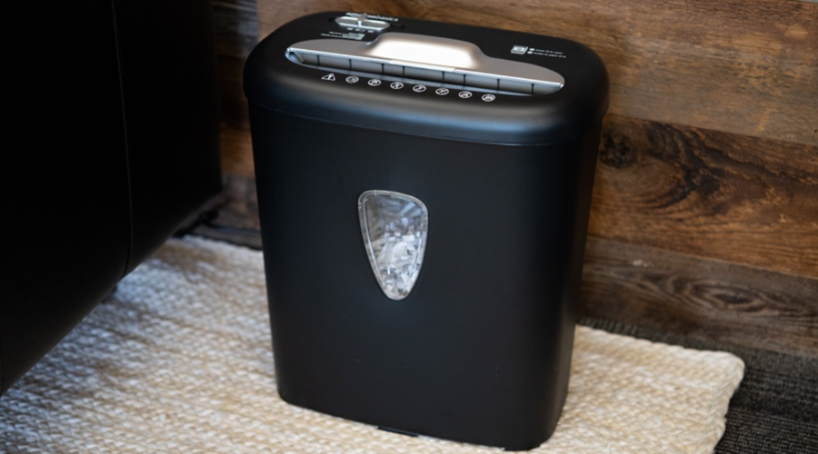 Amazon Basics 8-Sheet Cross Cut Paper Shredder featured image