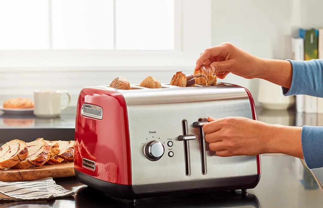KitchenAid 4-Slice Toaster with Manual High-Lift Lever User Guide