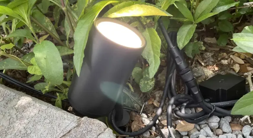 LIFX Outdoor SuperColor Spot Light Manual LIFX Outdoor SuperColor Spot Light feat