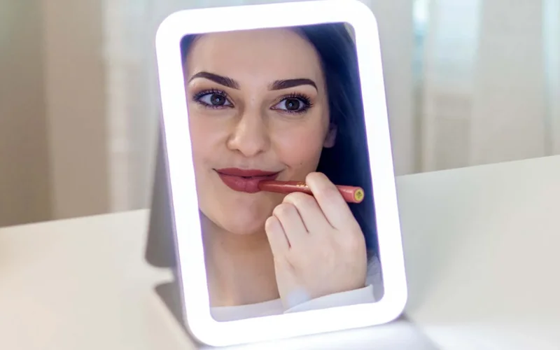 iHome iCV10 Travel Makeup Mirror feat