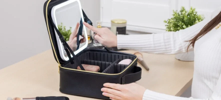 iHome iCVS20 Travel Makeup Bag feat