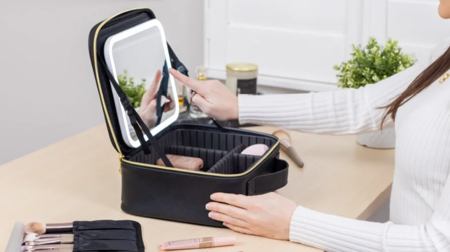 iHome iCVS20 Travel Makeup Bag feat
